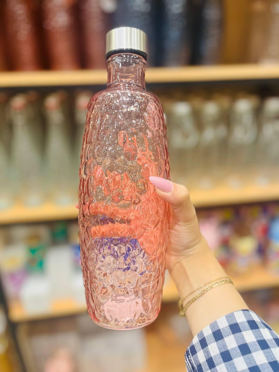 Generic Decorative Glass Water Bottle with Embossed Pattern, Steel Cap, .Rom (pink)