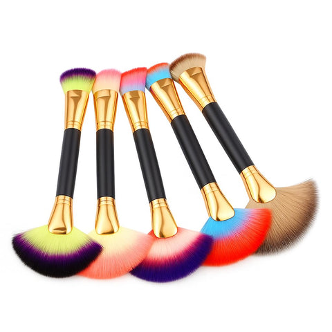 AmazingEGP | Portable Contour Makeup Brush, Black with Random Accent Color, Synthetic Bristles, Travel Size, Wood Handle, Professional Blending for Bronzer and Highlighter - 1 Piece