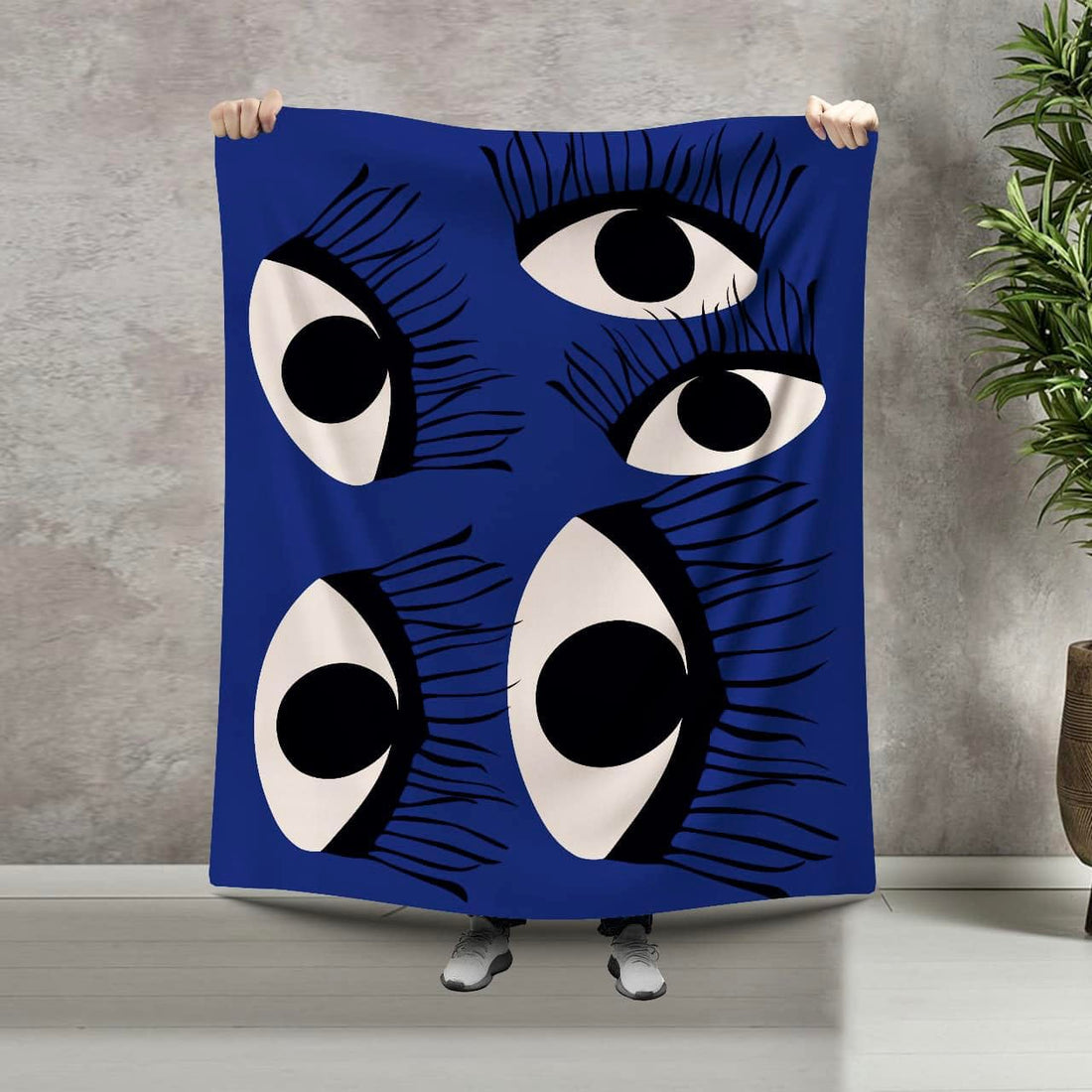 Bold Artistic Eye-Pattern Velvet Fleece Blanket – Soft and Cozy Throw with Unique Black and White Eye Design on a Vibrant Blue Background – Perfect for Home, Travel, or Gift - 120x160 cm.