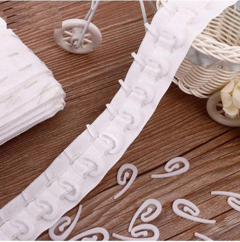 100 Pieces Curtain Hooks G Shaped Reinforced Plastic Curtain Hooks for Door Curtain Window Shower White