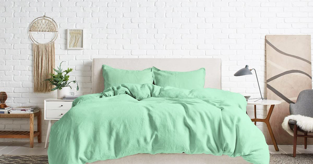 Tigers Trade Lines 3 Piece Solid Pattern Hotel Home Tourist Villages Duvet Set (Home Room 230 * 240cm, Apple)
