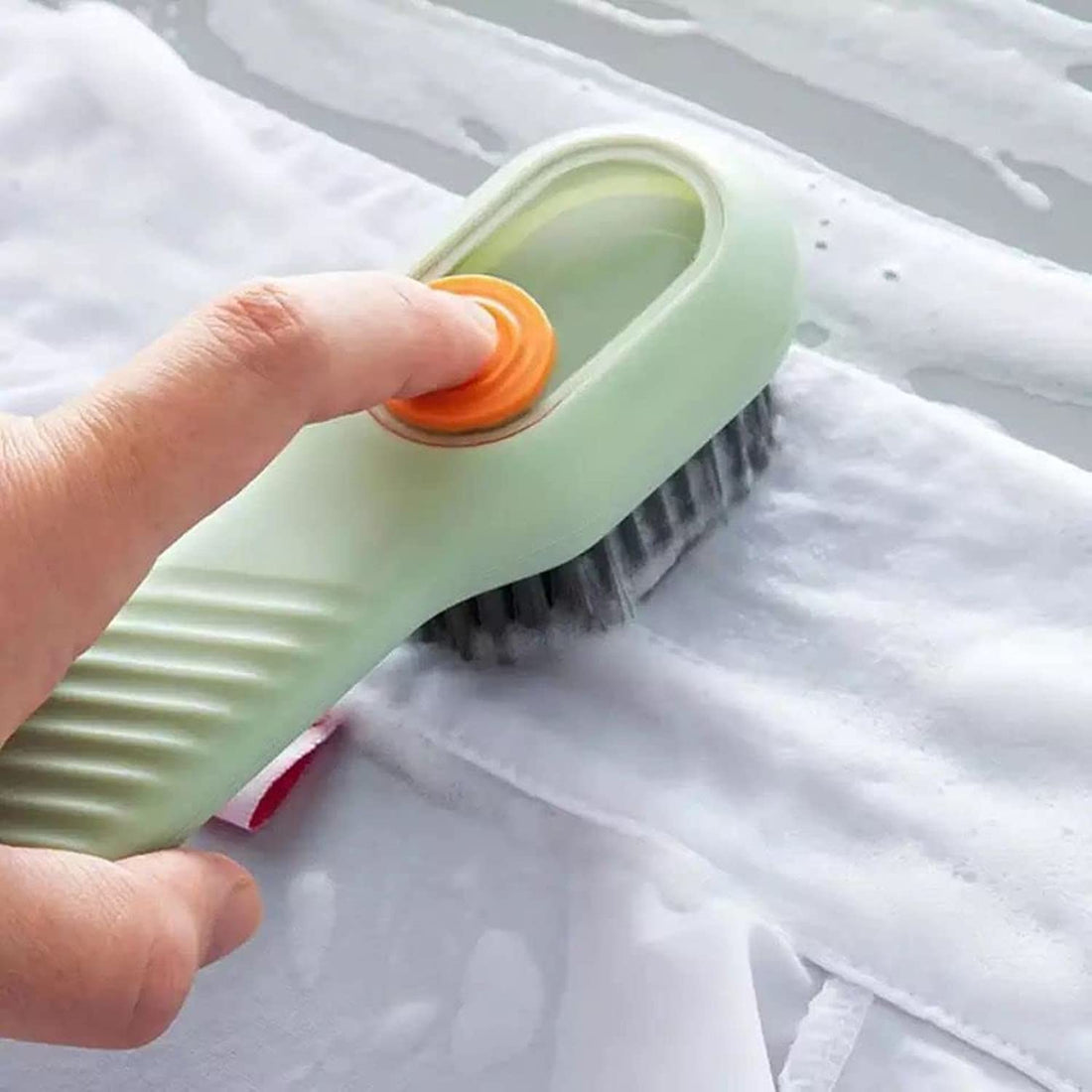 Generic Shoe Cleaning Brush for Liquid Stains, Green, Plastic, Nylon Bristles, Long Handle, 3.1 x 2.1 x 2.1 cm, 1 Count