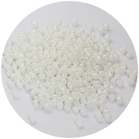 Bala&Fillic White Pearl Color 4mm Embroidery Beads About 1200pcs/100Grams in Bag, 6/0 Round Glass Craft Beads for Making Bracelet and Necklace (White Pearl)