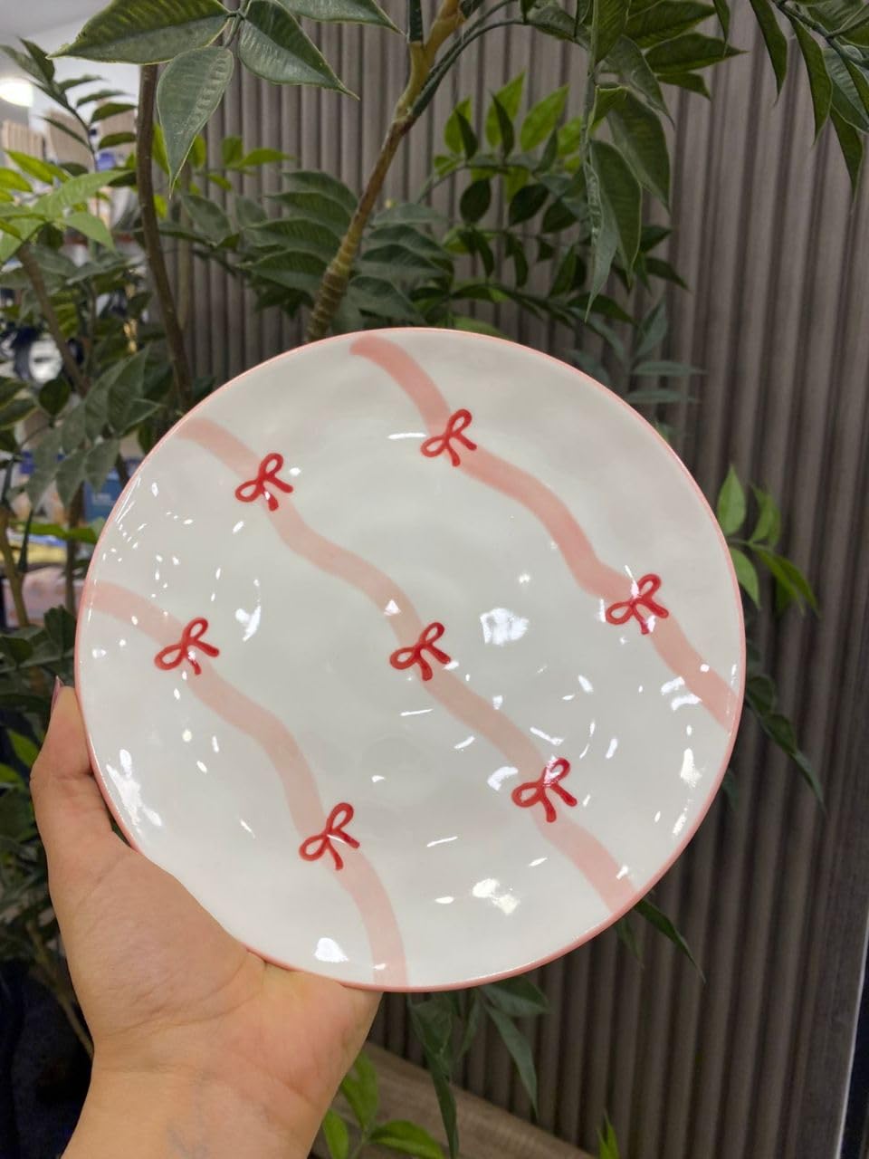 Flat Plate with Red Bow and Pink Stripe Design, White, Round, 20 cm, .ri