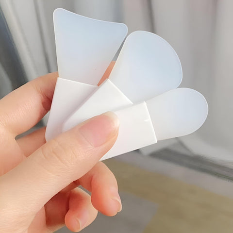 Makeup Brushes - Transform your beauty regime with our set of 3 silicone brushes, perfect for applying makeup masks, clay masks, eye masks, and facial cleansers for a radiant look.