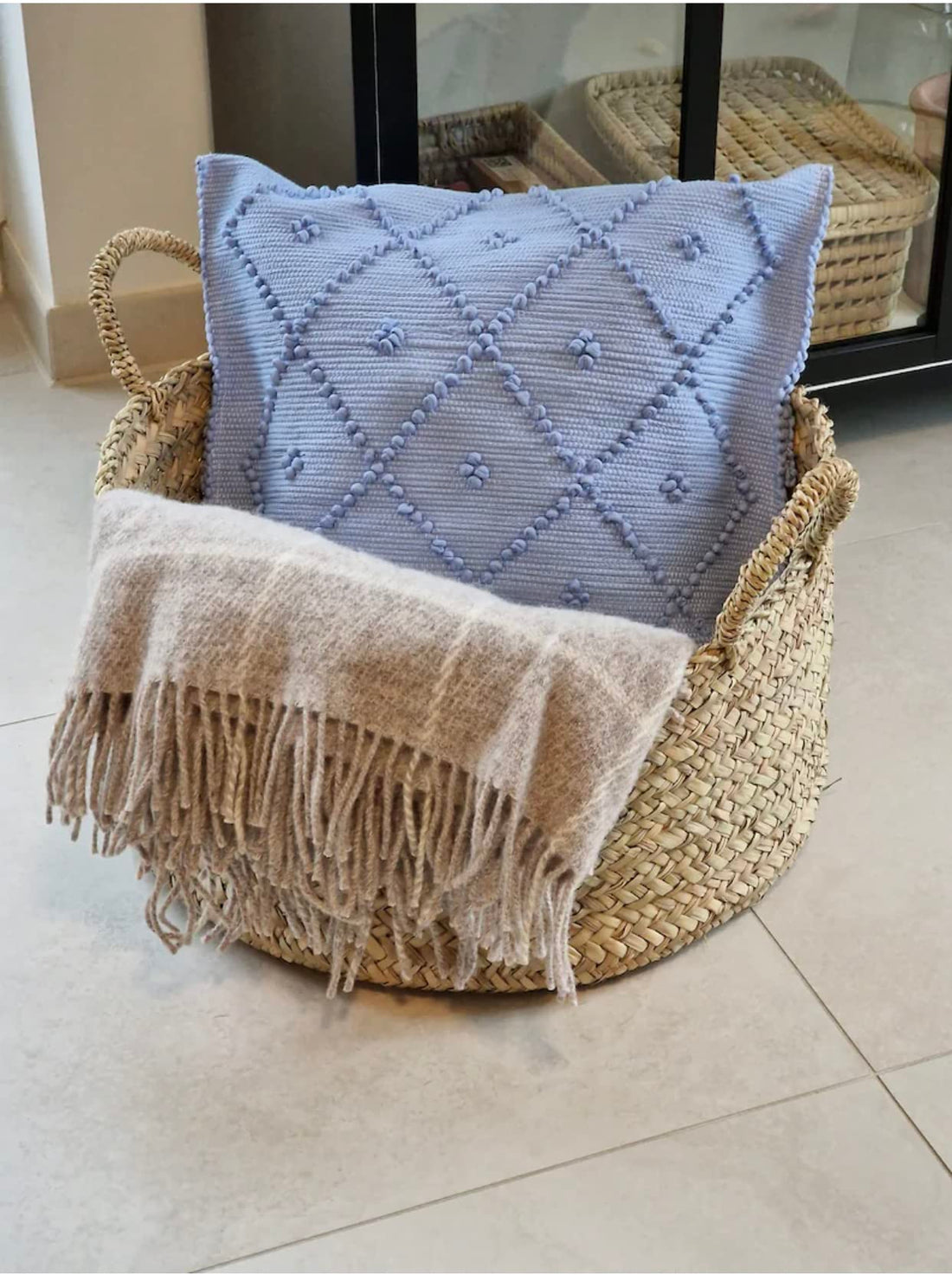 Hand Made Round Basket Palm Leaves (Wicker) Suitable For Storage And Decoration - Size 35 * 20cm