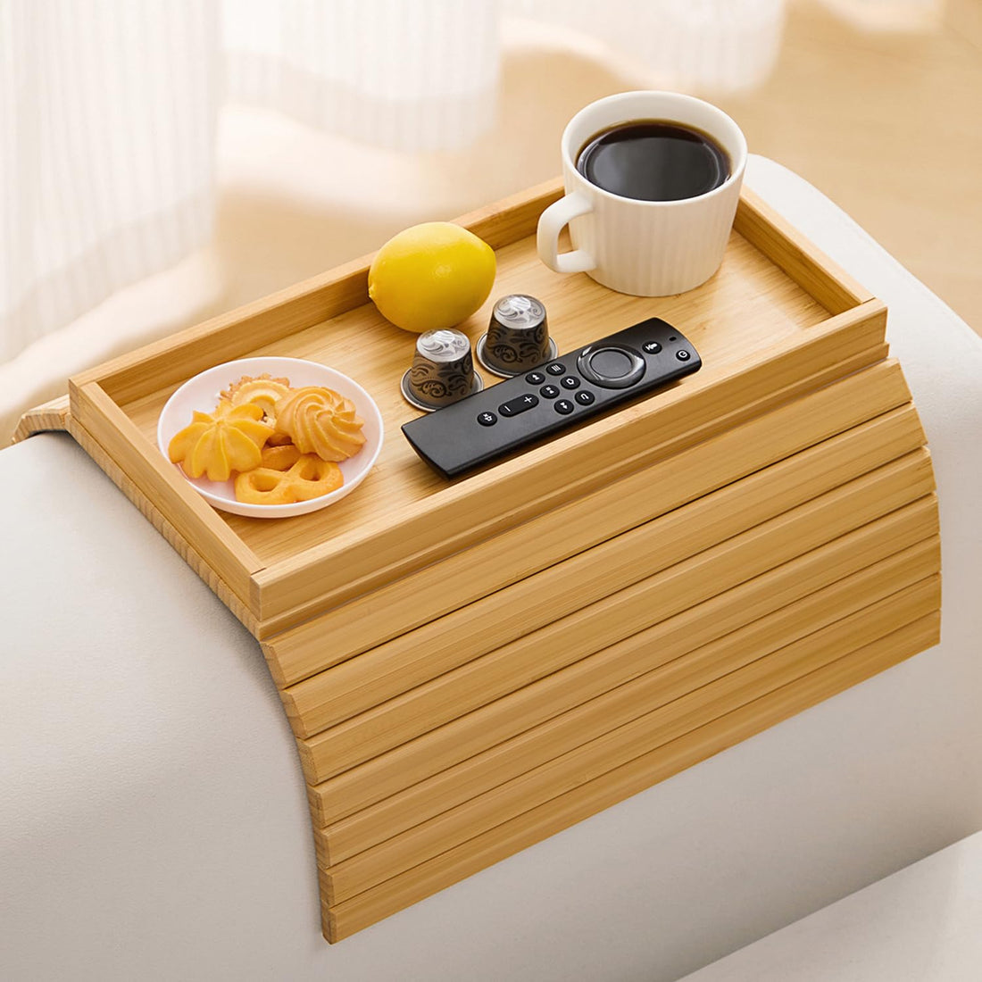 Bamboo Couch Arm Tray Table，Foldable Sofa Armrest Tray Table for Couch，Flexible and Anti-Slip Couch Arm Cup Holder Tray，Portable Sofa Arm Table Tray for Drink,Cups, Eats，Snacks, Phone, Remote