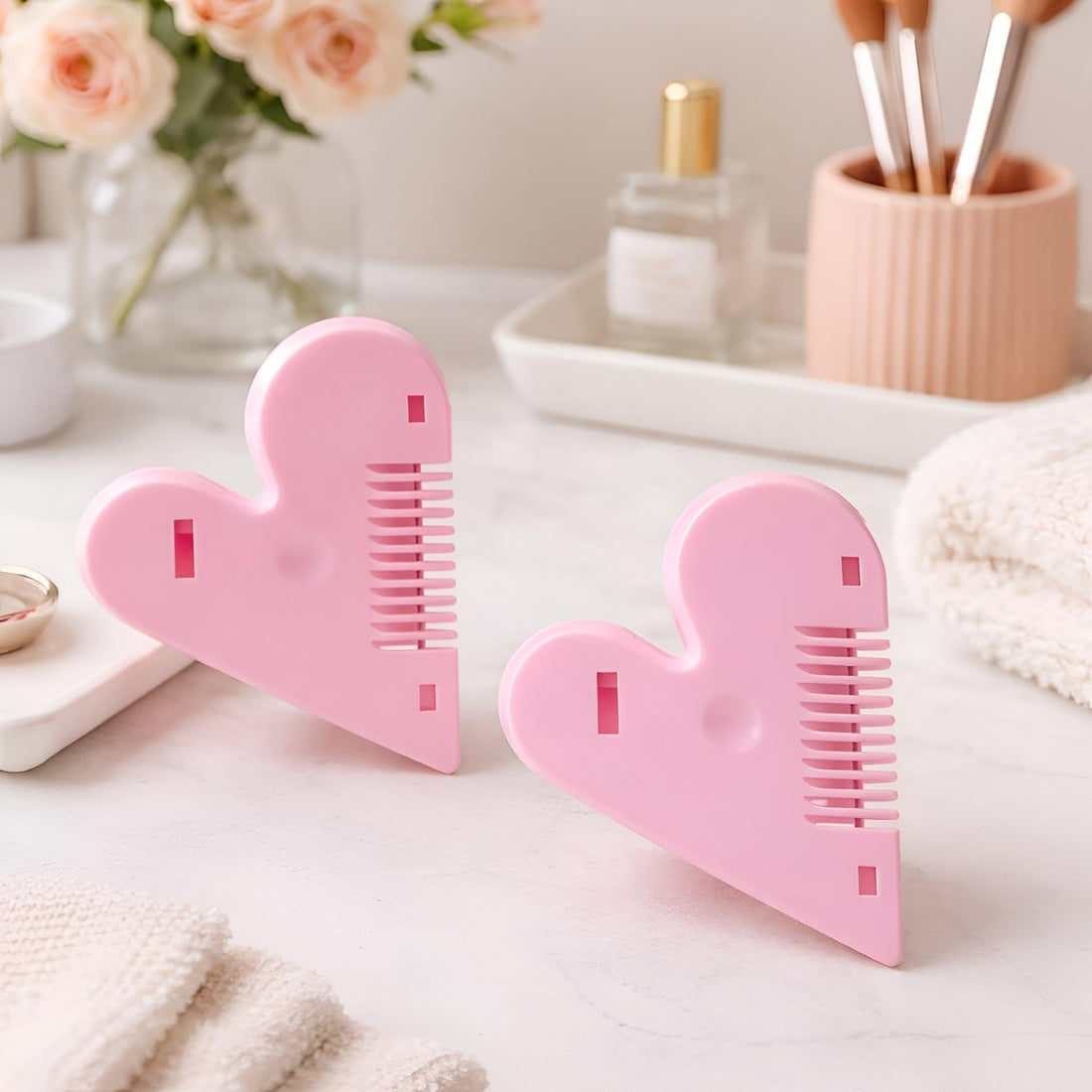 Manual heart-shapedhair clipper comb for women, designed to section and thin hair with replaceable blades, effectively removes split ends while precisely shaping bangs, small size allows for easy stor