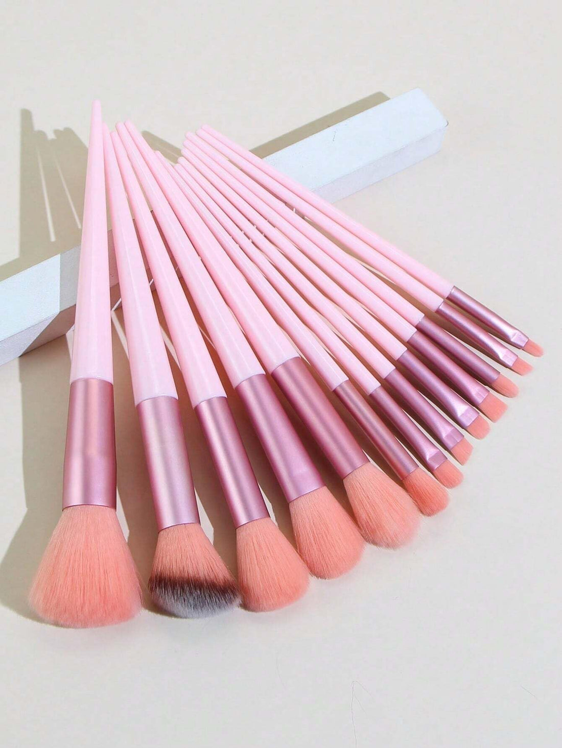 She,in 13pcs pink Makeup Brushes + Puff And Sponge