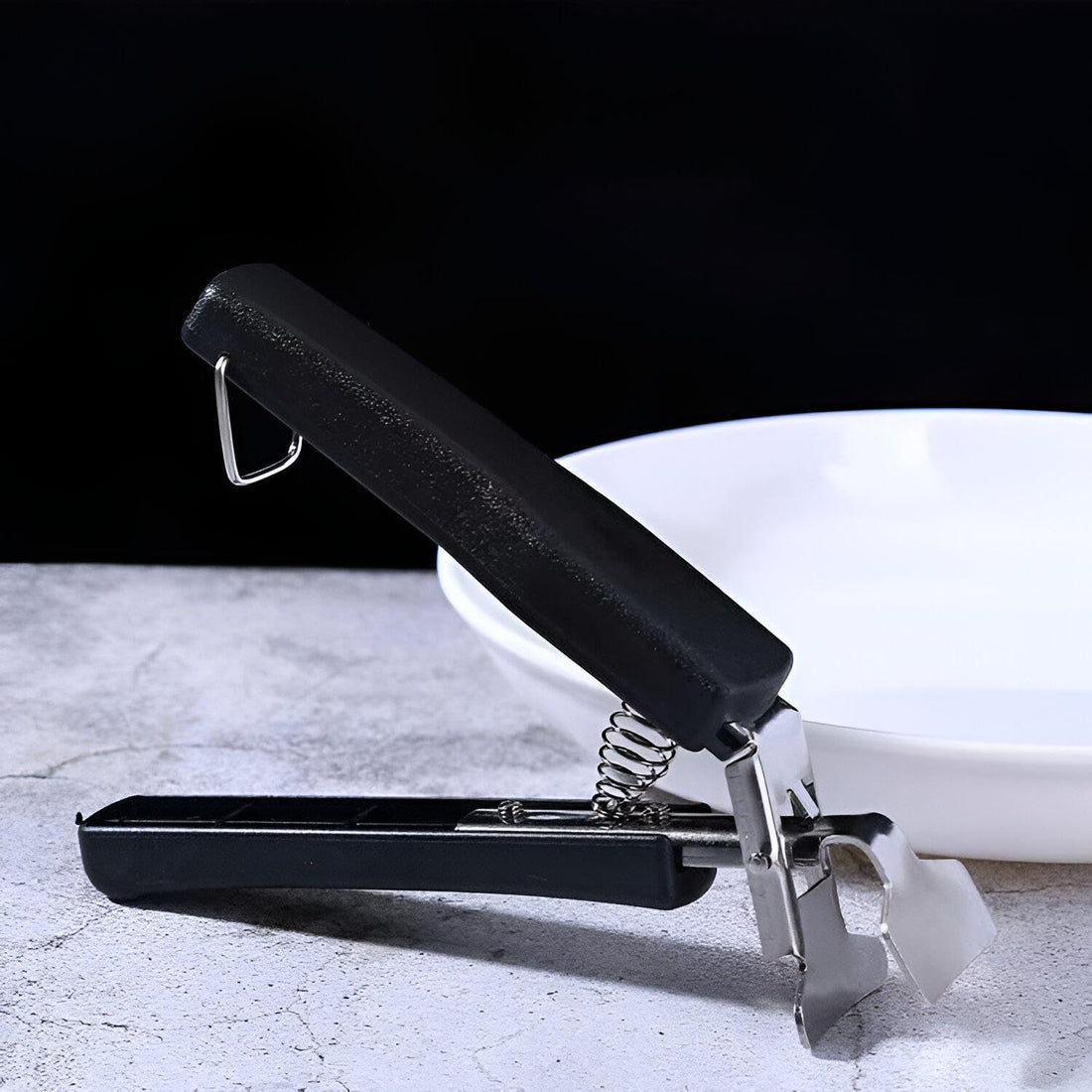 The kitchen bowl clip - a multi -use stainless steel piece with anti -study clamp is ideal for safe uploading of heavy dishes in the kitchen, microwave, using the vessel and multiple colors. (1PCS)