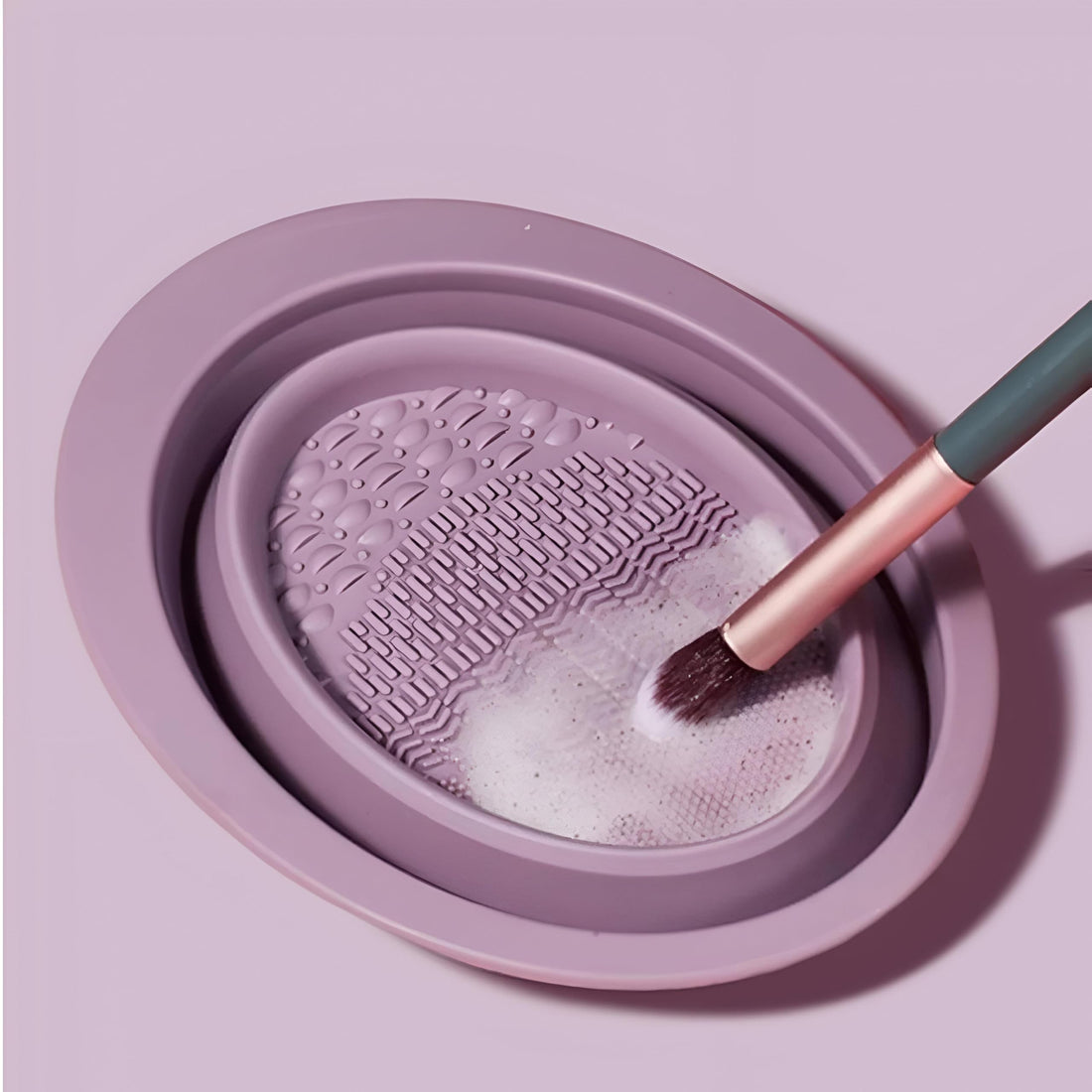 Compact Silicone Brush Cleaner - Enjoy the sleek, lightweight design of this brush cleaning solution that easily packs into your travel bag, ensuring your brush is always clean and ready to use.
