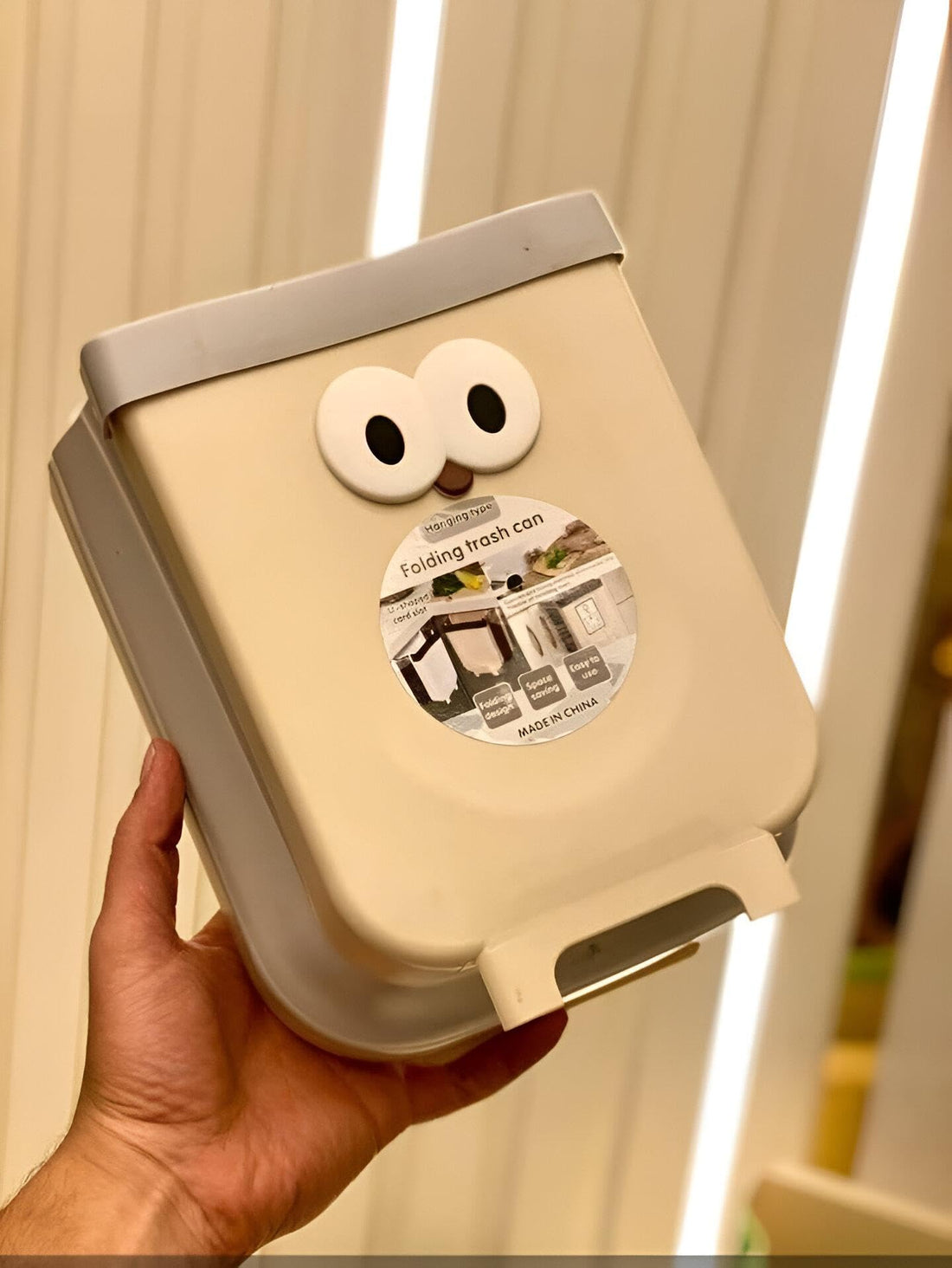 Portable Auto Garbage Can - Foldable Silicone Cartoon Design Keeps Car Cabin Organized and Spotless, Easy to Attach and Remove, Available in Several Attractive Colors