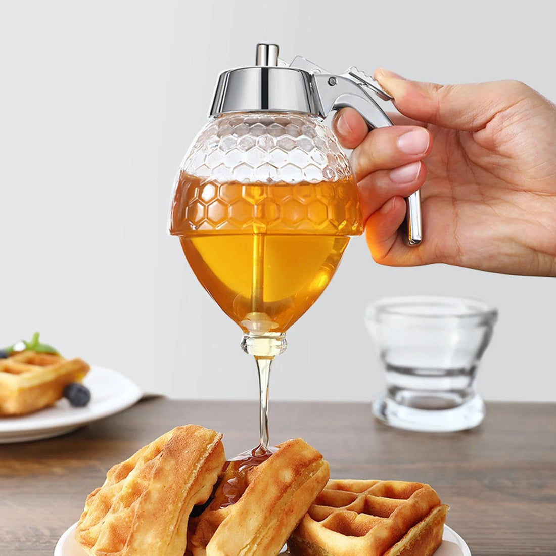 Generic Glass Honey Pouring Pot with Stainless Steel Dispenser, Honeycomb Shaped, 400ml, Perfect for Serving Drinks
