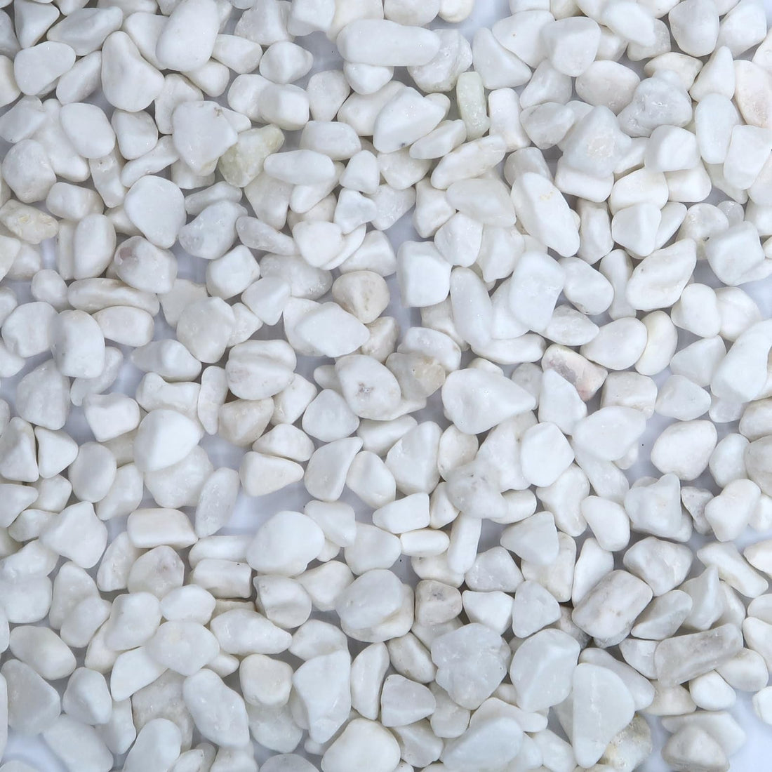 0.9LB White Polished Gravel Stones for Fish Tank Fillers, 6-9mm Natural Irregular Shaped Stones Assorted Crushed Stone Pieces for Vases Fillers Plants Home Stepping Stone Decor