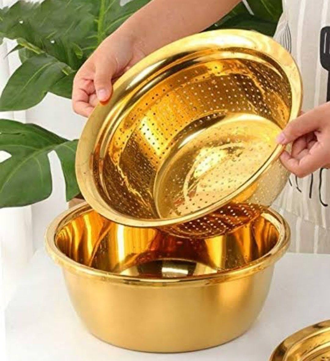 "Stainless Gold Stand Mixer and Strainer Set - Versatile and Convenient for Your Kitchen!" - Generic