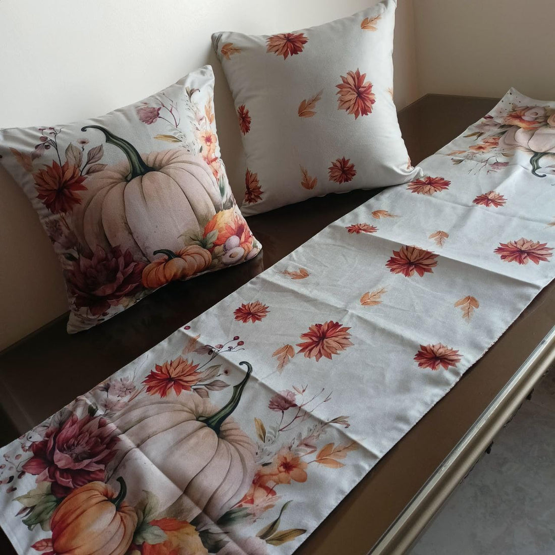Table Runner and Cushion Cover Set, 150x45 cm Runner with 2 Velvet Cushion Covers 45x45 cm, .kl
