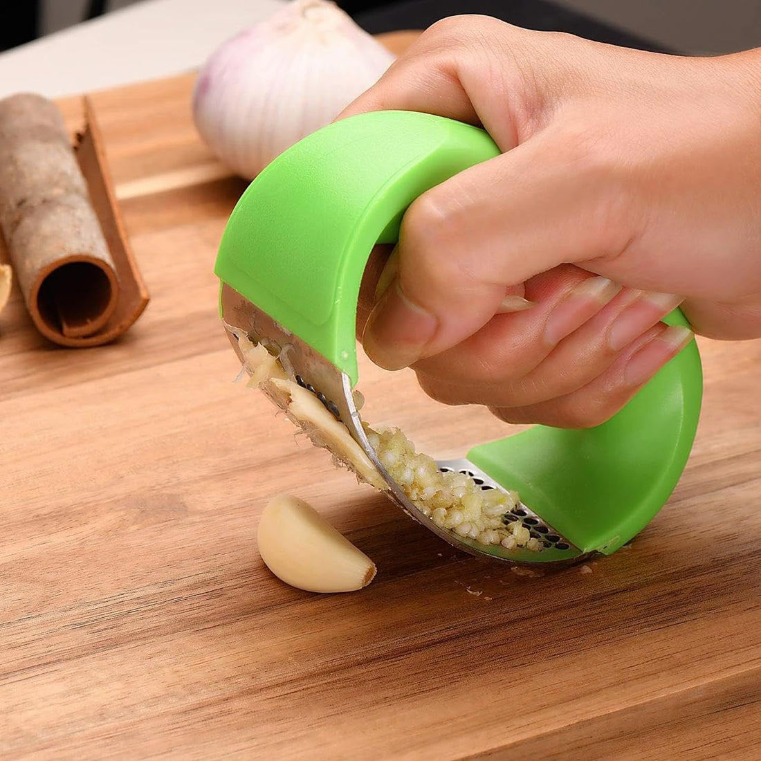 Garlic Press Rocker,Stainless Steel Garlic Presser with Peeler and Cleaning Brush, Garlic Chopper for Smash Garlic Kitchen Gadgets Tools (GREEN)