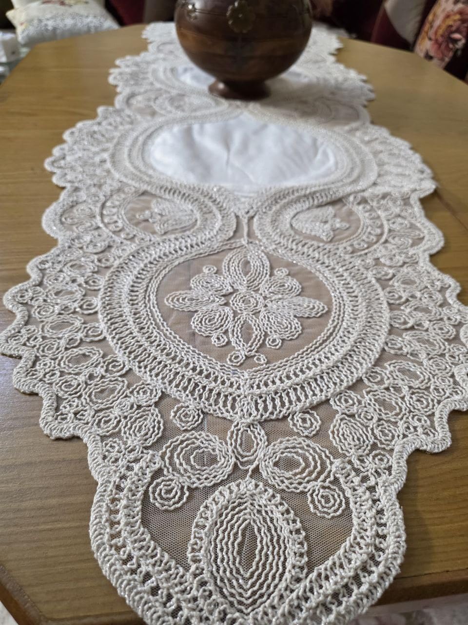 Elegant Lace Table Runner, Oval Shape, White Floral Pattern, 160 x 45 cm, Premium Imported Materials for Home Dining Decor .sr