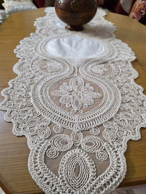 Elegant Lace Table Runner, Oval Shape, White Floral Pattern, 160 x 45 cm, Premium Imported Materials for Home Dining Decor .sr