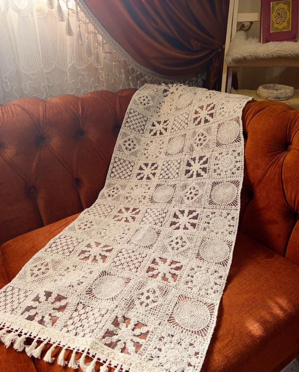 Lace Table Runner, OffWhite, Boho Style with Tassels, 100 x 45 cm, .kl