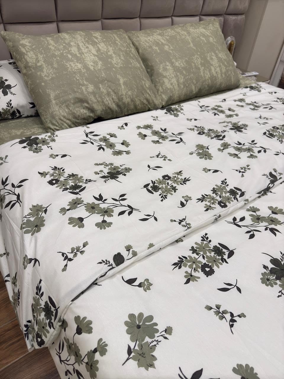 A.M.J High Quality Cotton Sheet Set of 4 Pieces Sheet & 1 Long Pillow Cover & 2 Pillow Cover Adds a Charming Touch to Your Bedroom (Queen 140x200cm, Leaf)