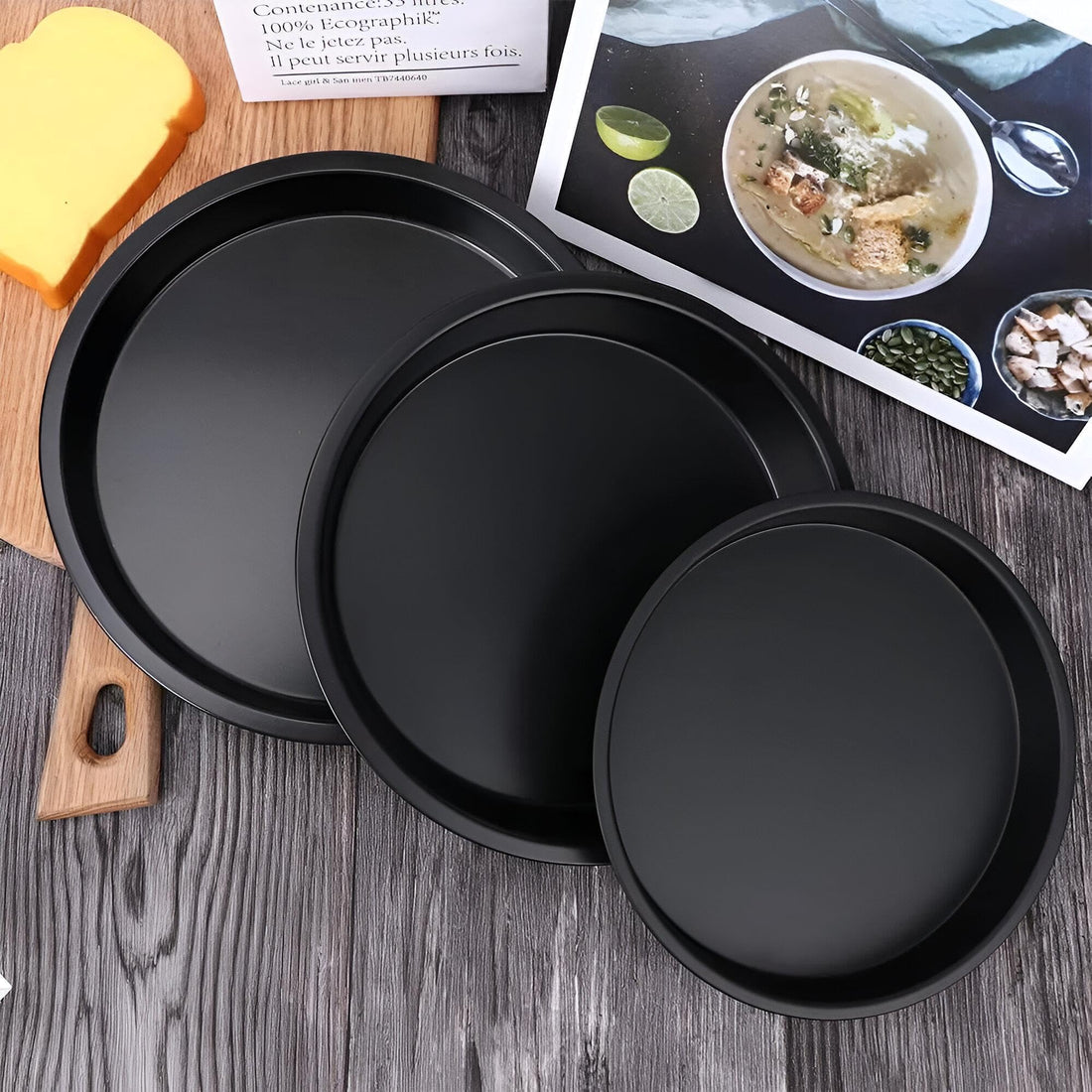 Set of 3 Large Pizza Serving Tray Non Stick Pizza Tray Round Premium Pizza Baking Tray Available in Different Sizes and Elegant Black Color for Delicious Pizza Serving (33cm, 28cm and 25cm)