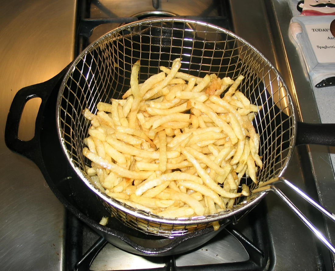 Premium Quality Stainless Steel Frying Basket, Perfect for Preparing Perfectly Crispy Potatoes, Handy Mini Strainer for Turkey Pan, Versatile Skimmer Spoon for Pans, Elegant Chip Basket for Serving