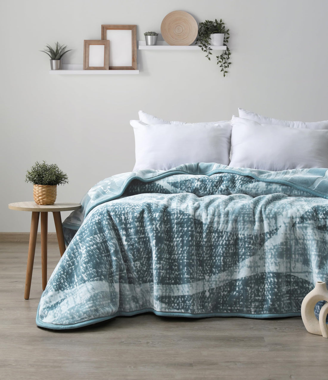 Morano Cloudy Blanket 220 x 240 cm Reversible 2 Ply Polyester Luxury, With Intricate Printed Front And Embossed Backside, Weighted Soft Warm Blanket For Home And Comfort (Model Dunes, Petrol Blue)