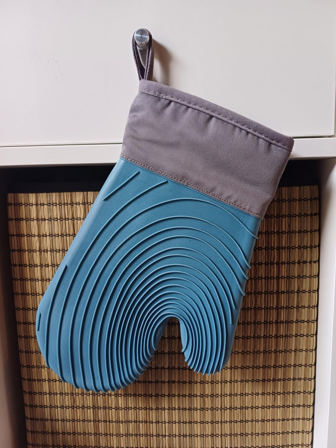Downtown Double-Layer Heat Resistant Oven Gloves, Blue Silicone and Cotton Non-Slip Kitchen Mitts for Baking, Multi-Layered Insulation for Safe Handling of Trays and Grilling Equipment