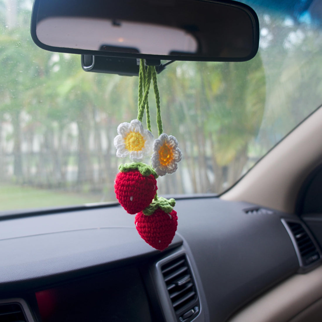 Strawberry Crochet Car Mirror Charm – Handmade Pink Rear View Mirror Accessory, Cute Aesthetic Hanging Ornament Gift for Women (Red)
