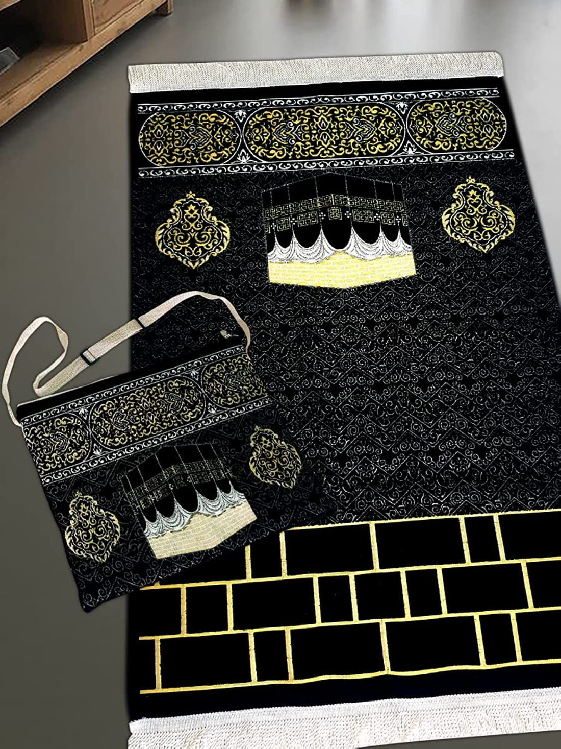 Prayer Rug with Bag, H133