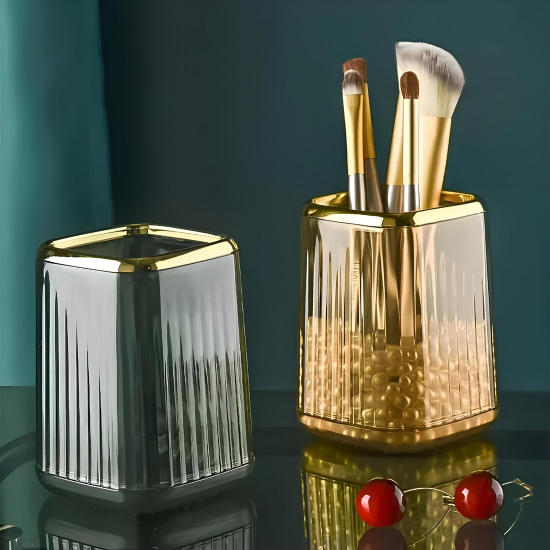 Transparent beauty organizer for makeup brushes and eye pencils. Compact design that fits perfectly on dressing tables. Keeps eyebrow pencils and beauty tools within easy reach at all times