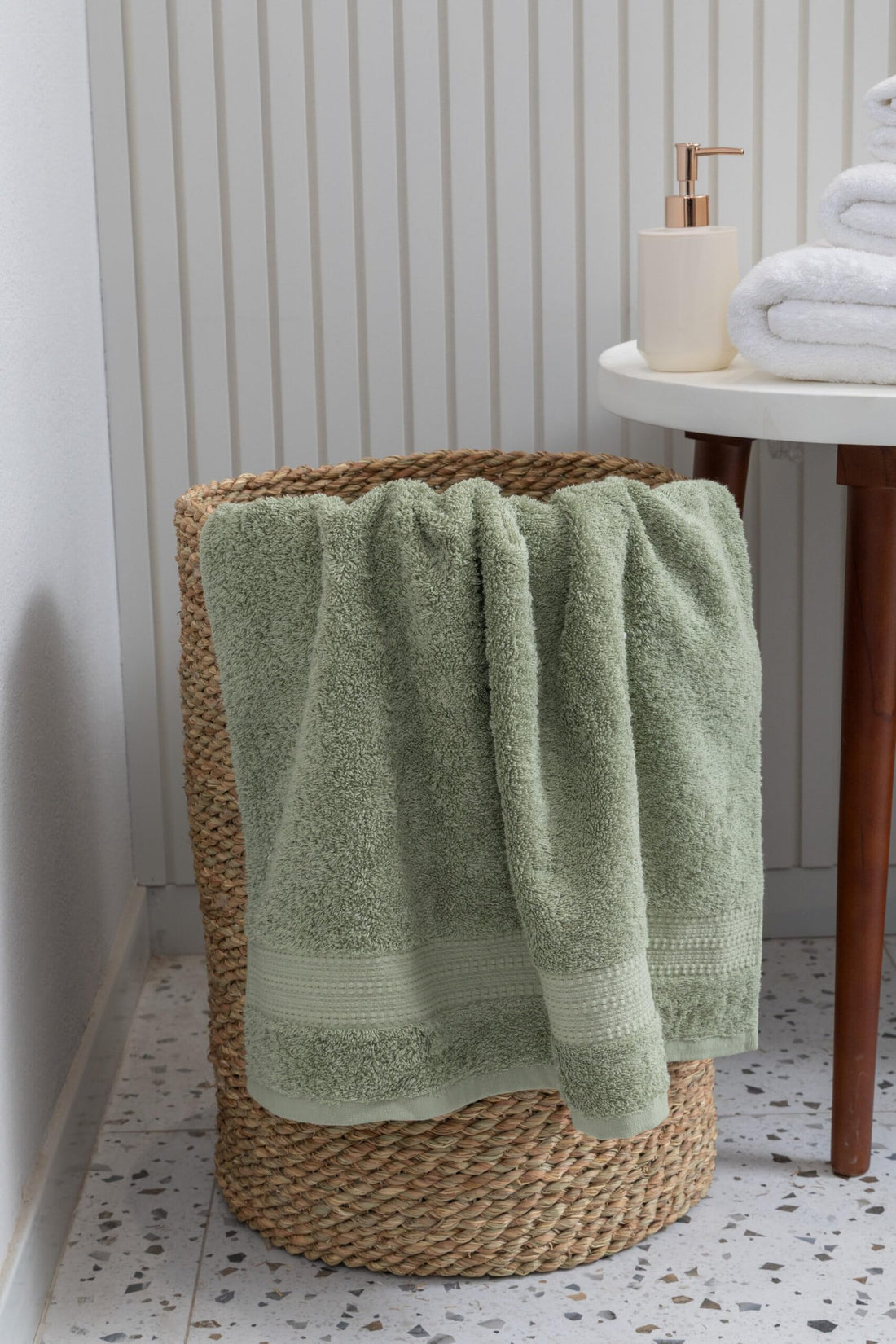 nit - Grey Bath Towel (650 GSM) – 100% Egyptian Cotton