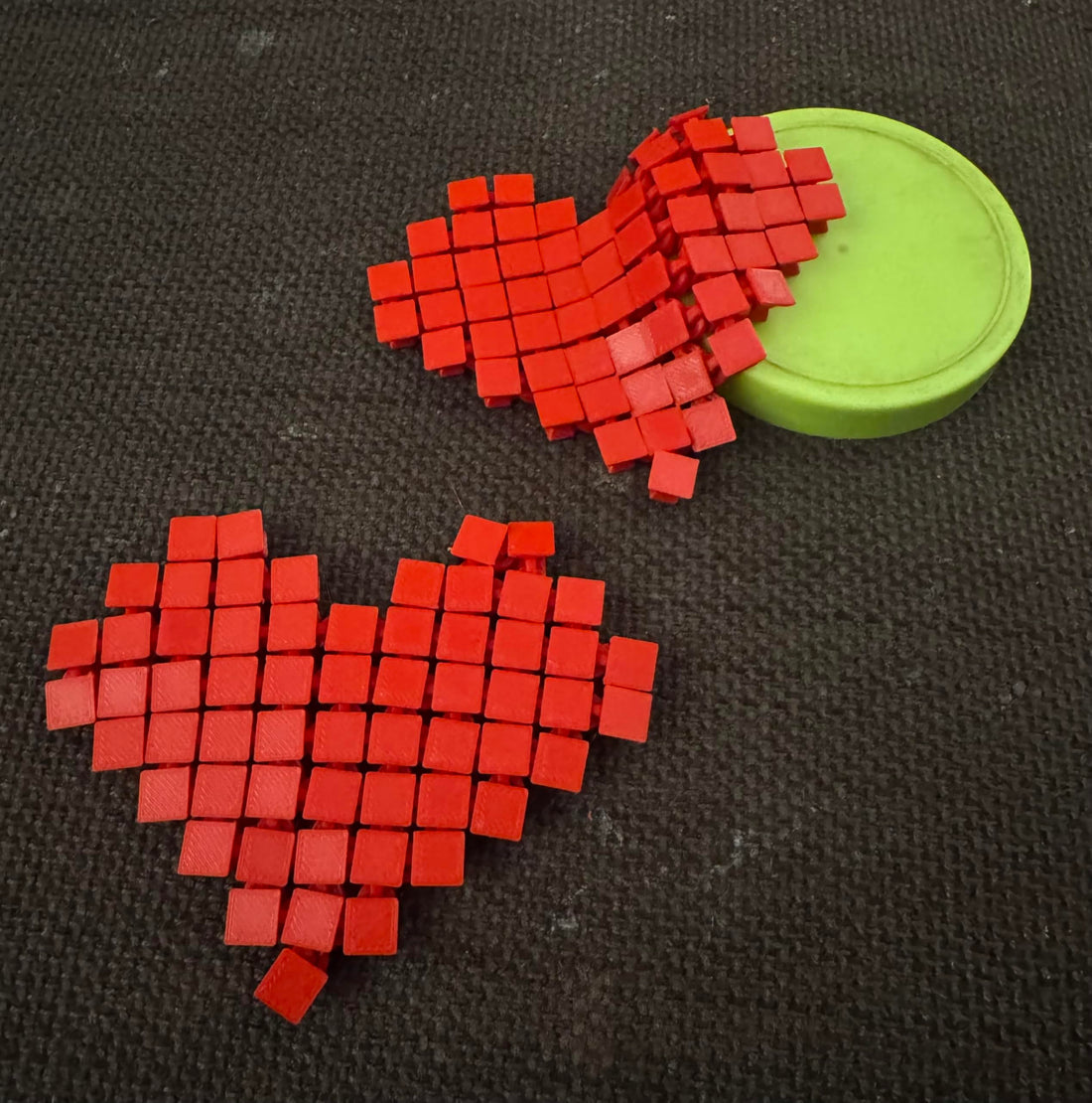 Downtown 3D Printed Articulated Heart Sculpture Set, Red and White Romantic Decor for Home and Office, Moving Joint Heart Figure for Desk Decoration and Artistic Shelf Display
