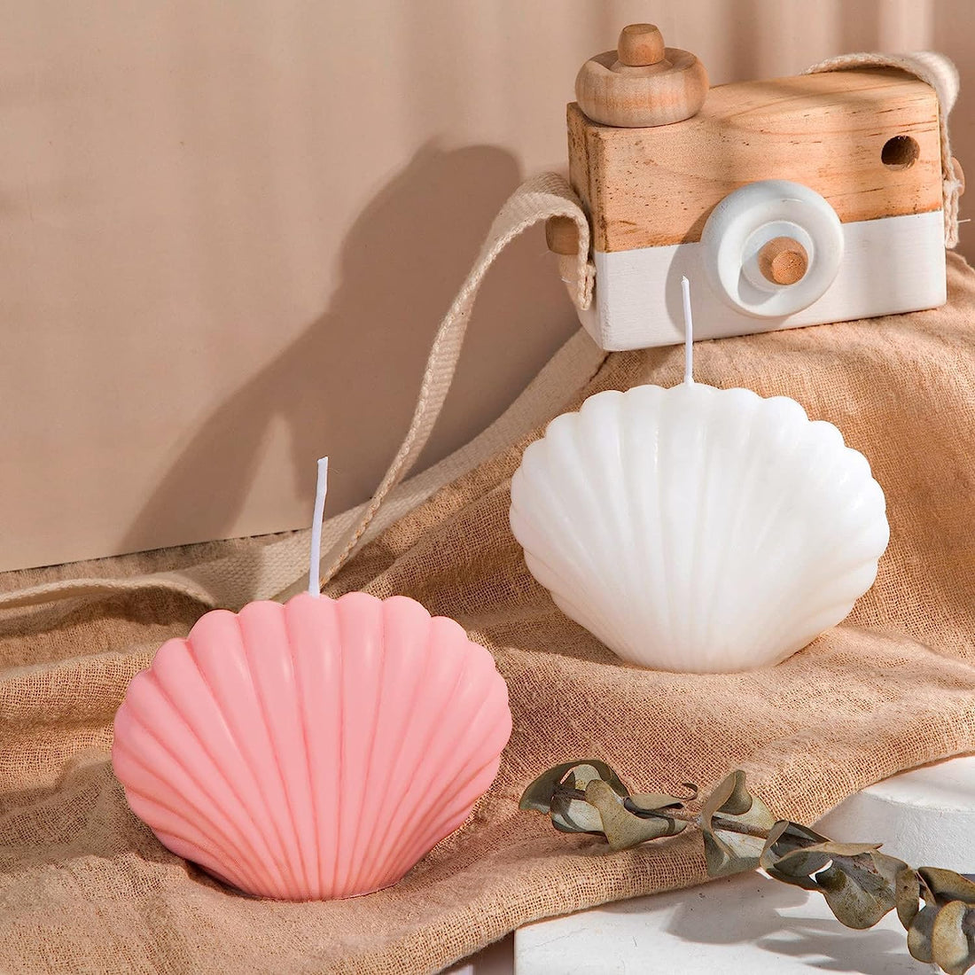 2 Pieces Seashell Scented Candles - Hand Poured Soy Wax, Handmade Shell Shape, Freesia Scent for Danish Pastel Room Decor - White, Pink (Cute Style)