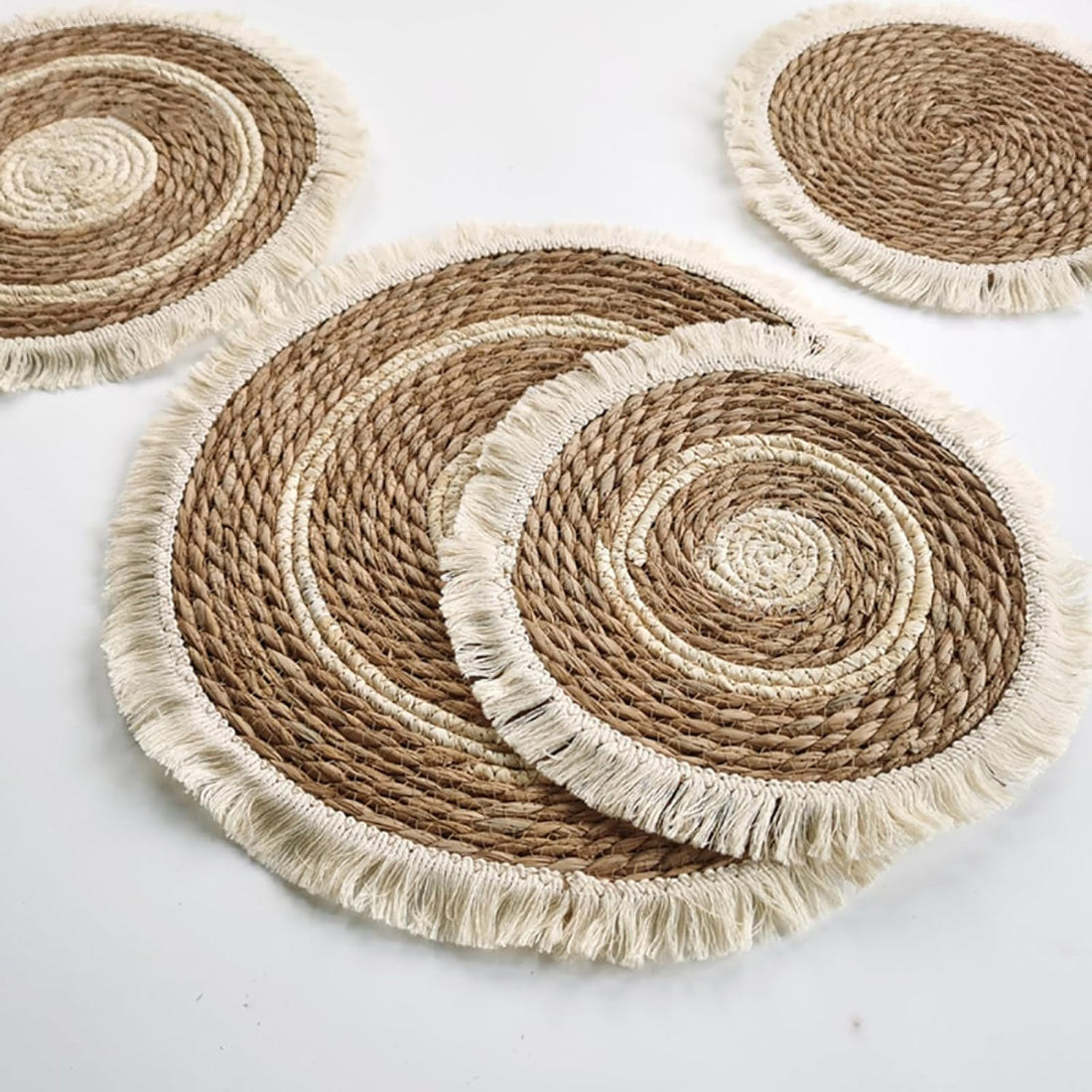 Round Natural Wicker Coaster 35cm Tassel Elegant Handmade Heat Resistant – Modern Design Placemat Base & Natural Decor for Kitchen Dining Room