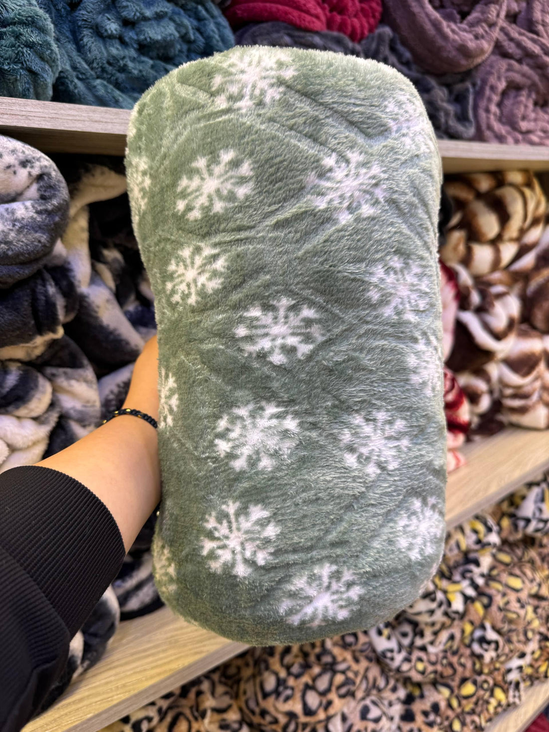 Generic Luxury Velvet Snowflake Pattern Blanket, Gold with White Floral Design, Double Size 2x220cm, Heavy Weight Premium Material .flo (green)